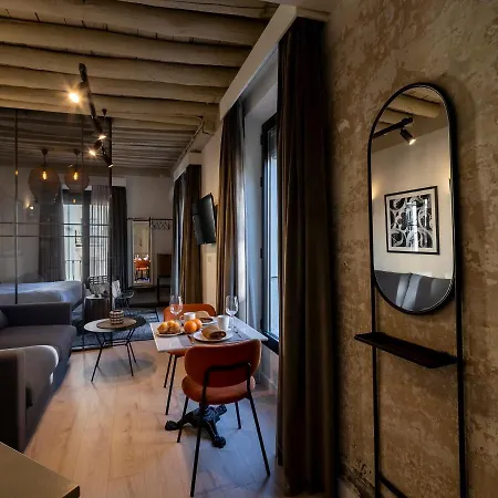 Home4u, Plaza Nueva 2 * Гранада